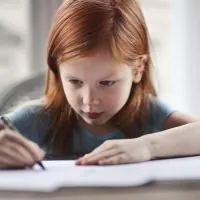 ¿Cómo saber si un niño ha sufrido abuso sexual? - Niña dibujando